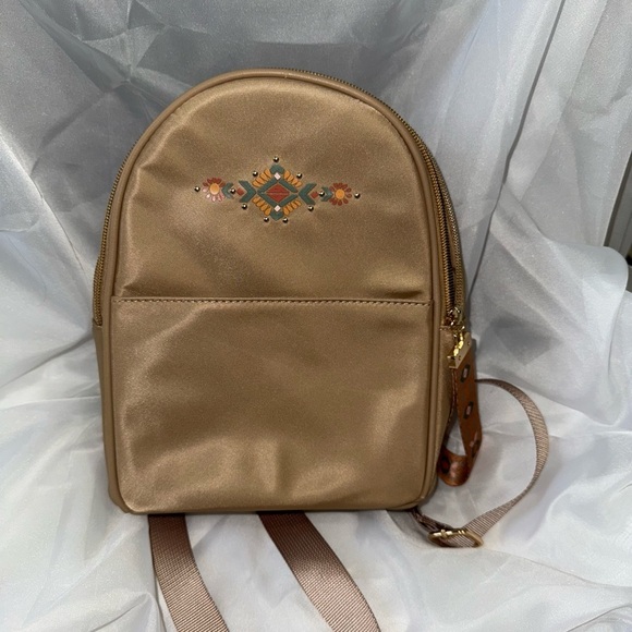 like dreams Handbags - Chic Brown Backpack with Embroidered Detail